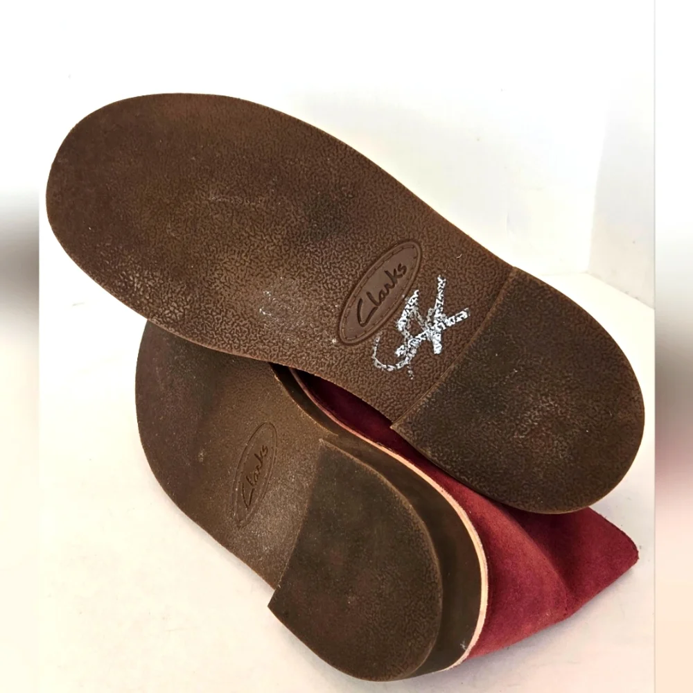 Clarks suede leather burgundy chukka boots